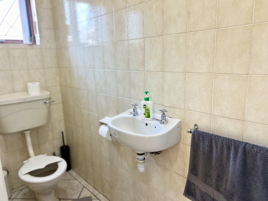 To Let 3 Bedroom Property for Rent in Avondale Western Cape